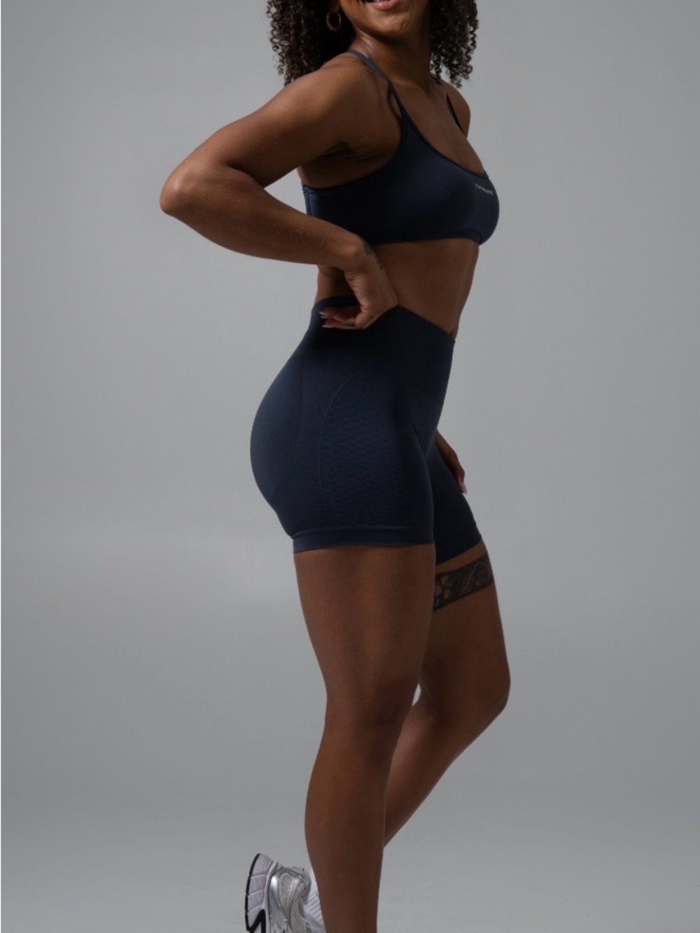 Alphalete Amplify Contour Mid-Rise Shorts - Picture 4 of 5